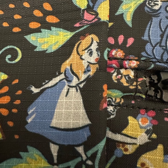 Vera Bradley Disney Limited Edition Drawstring Family Tote NWT - Picture 9 of 15